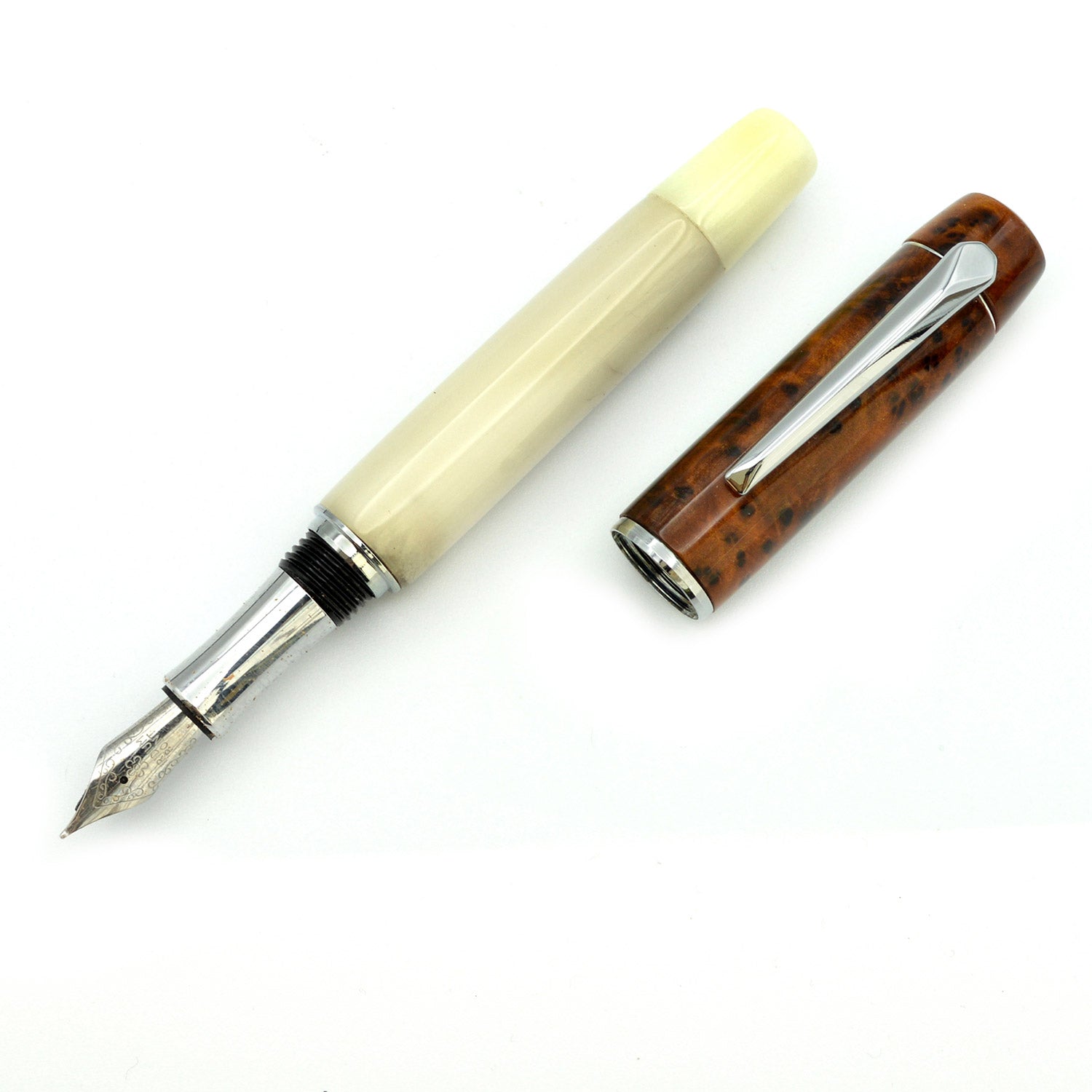 Clivia - Penna stilografica in resina bianca e radica di tuhya